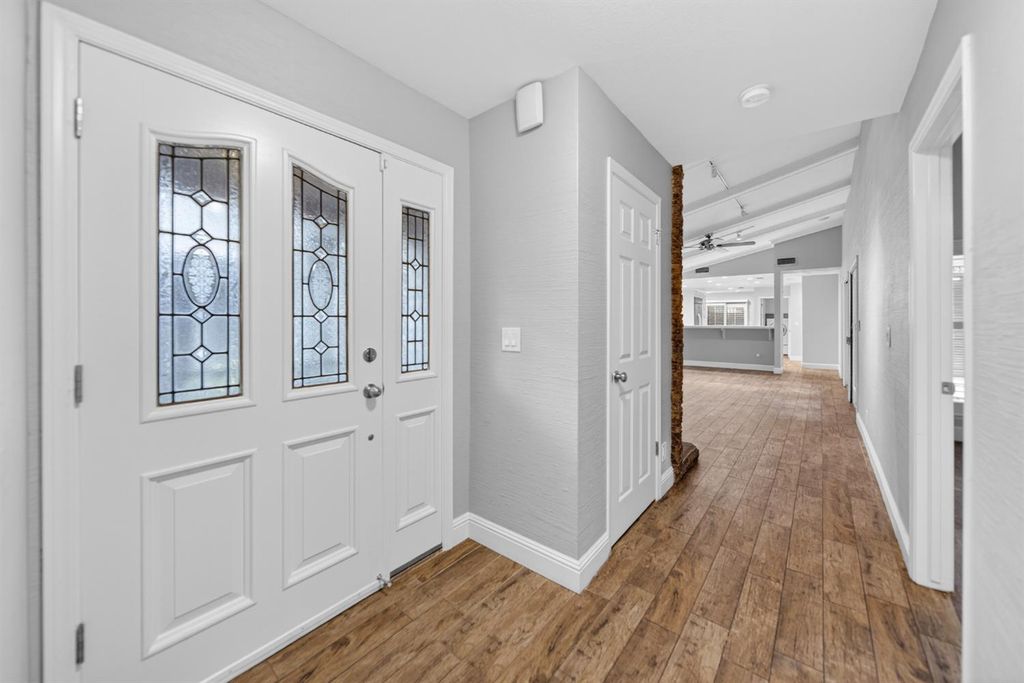 Image 7 of property listing at 333 W Bullard Avenue # 103, Fresno, CA 93704