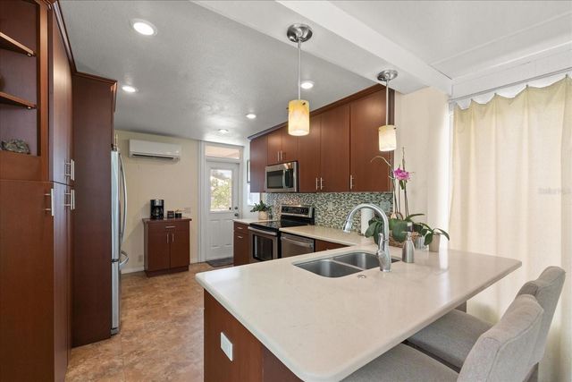 4321 S THATCHER AVENUE, Tampa, FL 33611