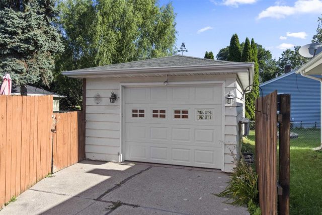 1342 WAUGOO AVENUE, Oshkosh, WI 54901
