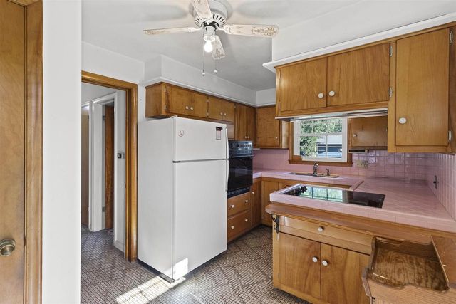 1342 WAUGOO AVENUE, Oshkosh, WI 54901