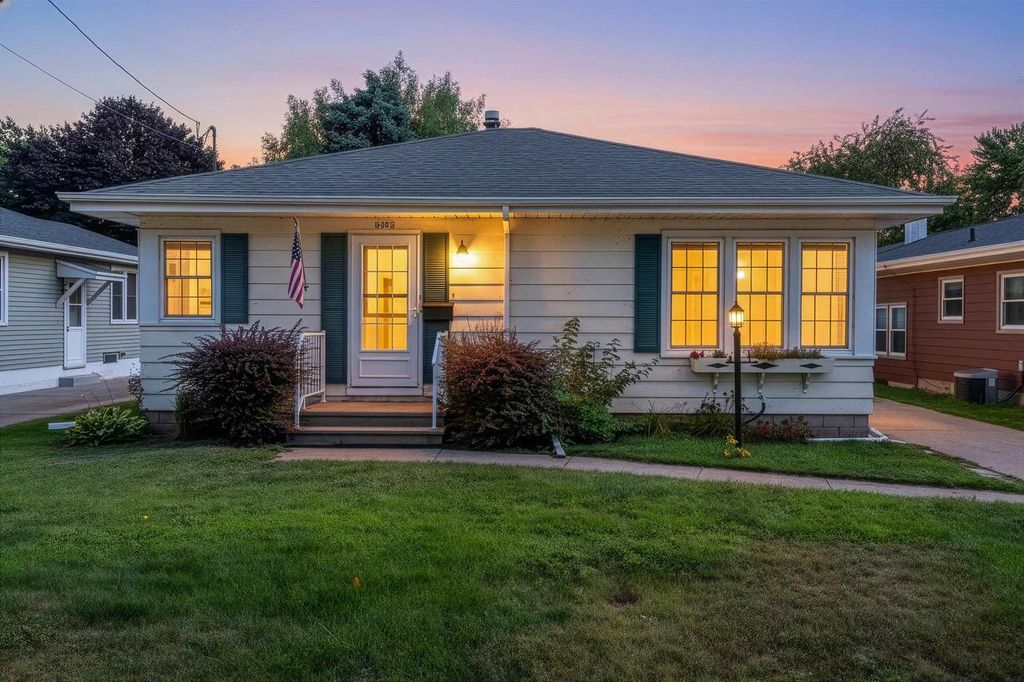 1342 WAUGOO AVENUE, Oshkosh, WI 54901