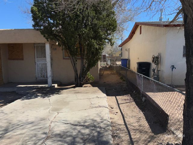 234 Texas Street NE, Albuquerque, NM 87108