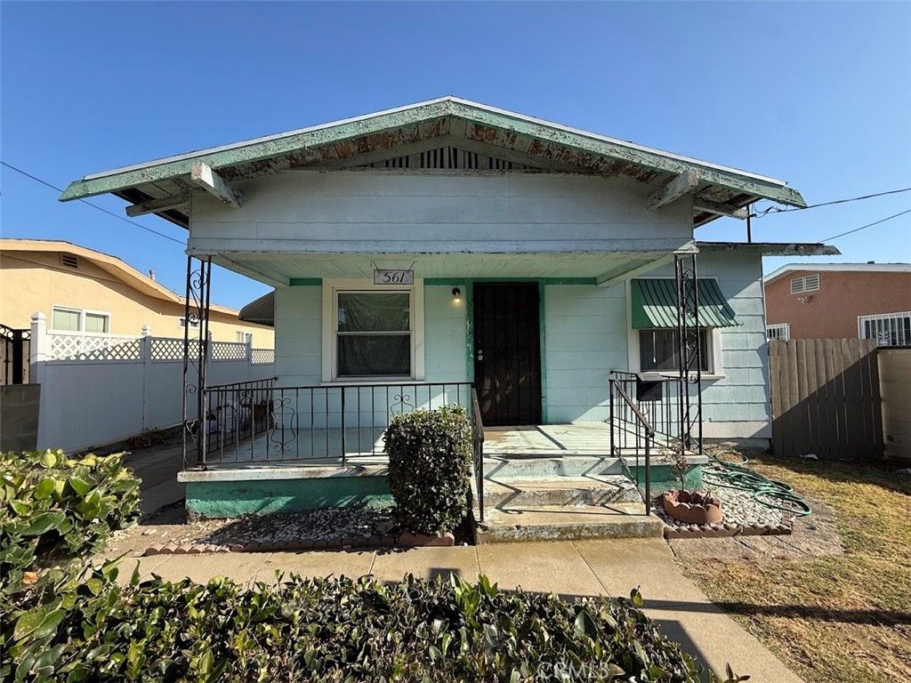 Image 2 of property listing at 561 W 3rd Street, San Pedro, CA 90731