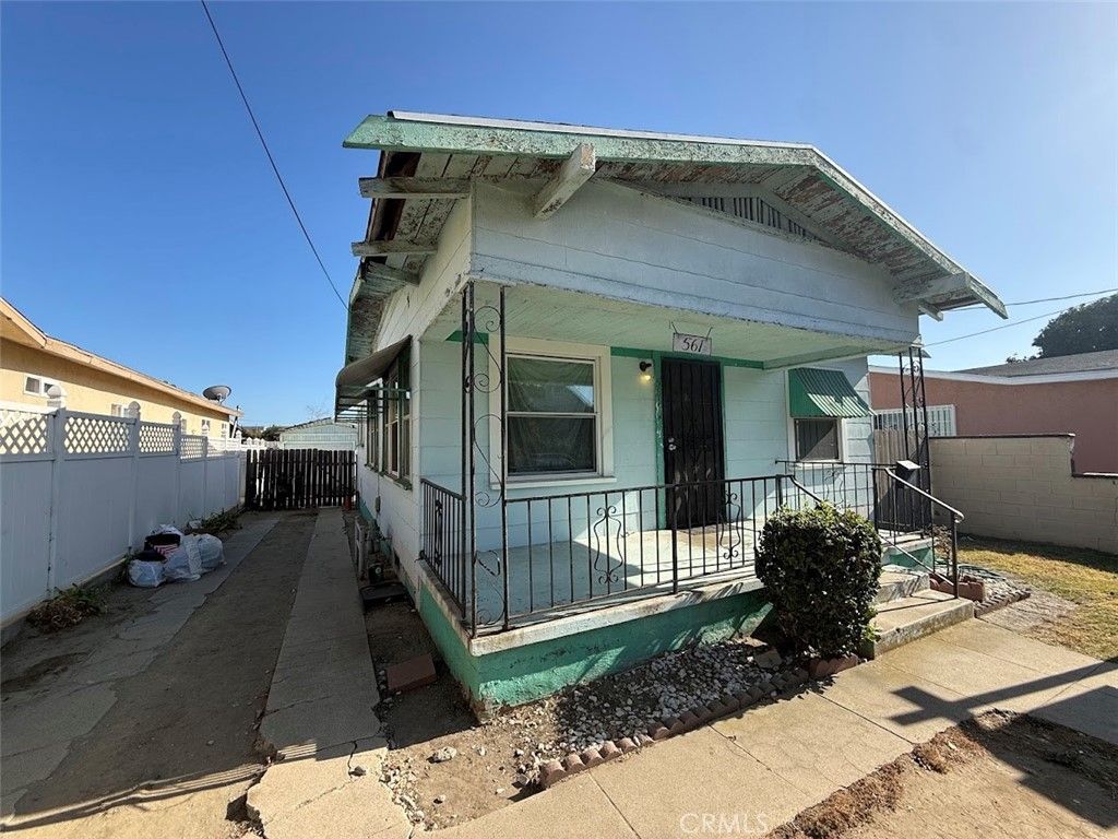 Image 3 of property listing at 561 W 3rd Street, San Pedro, CA 90731