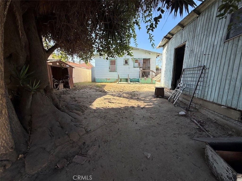 Image 7 of property listing at 561 W 3rd Street, San Pedro, CA 90731