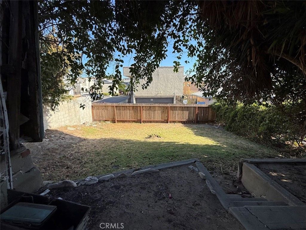 Image 9 of property listing at 561 W 3rd Street, San Pedro, CA 90731
