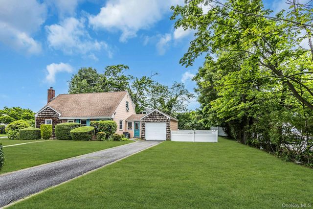 2 Cliff Road, Merrick, NY 11566