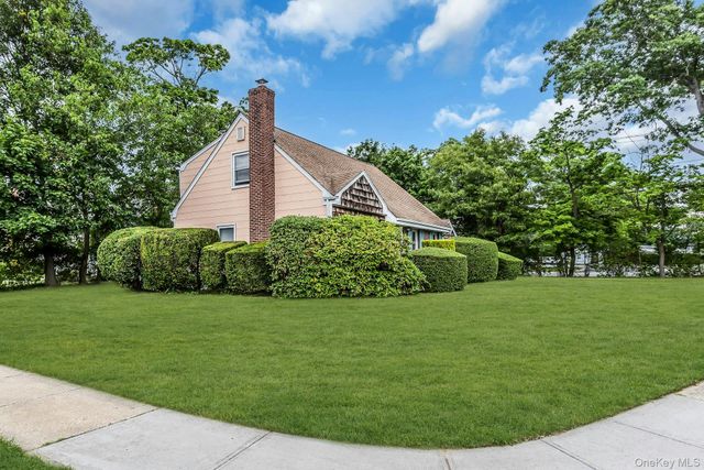 2 Cliff Road, Merrick, NY 11566