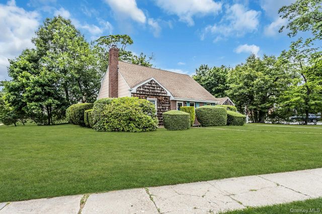 2 Cliff Road, Merrick, NY 11566