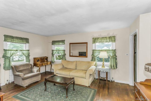2 Cliff Road, Merrick, NY 11566