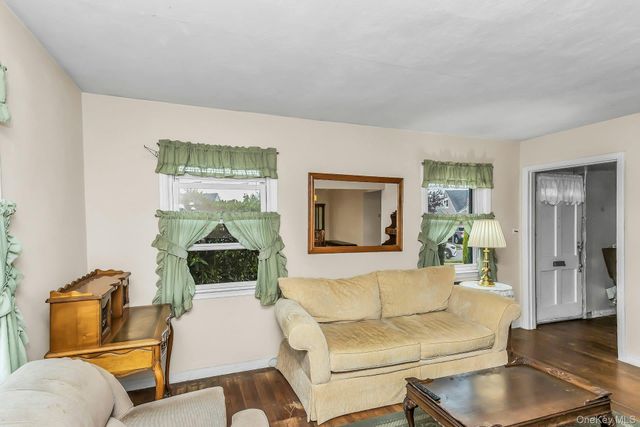 2 Cliff Road, Merrick, NY 11566