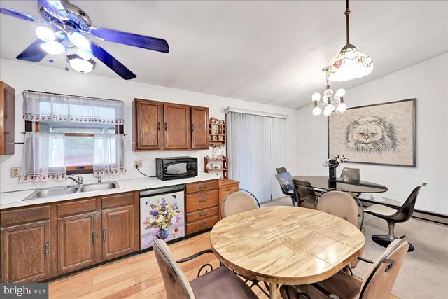 2001 CHESTNUT ST, Pottsville, PA 17901