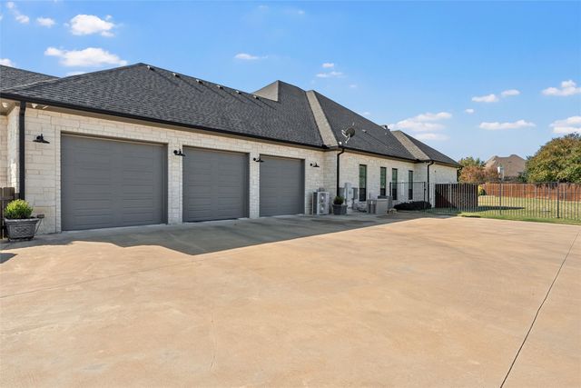 7031 Bannister Street, Mcgregor, TX 76657