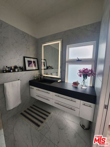 7107 Pacific View Drive, Los Angeles, CA 90068