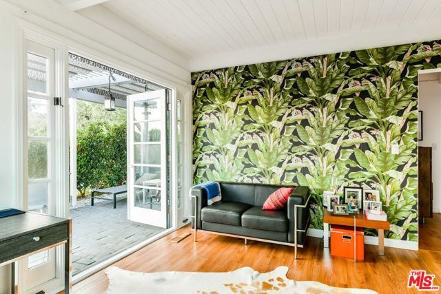 7107 Pacific View Drive, Los Angeles, CA 90068