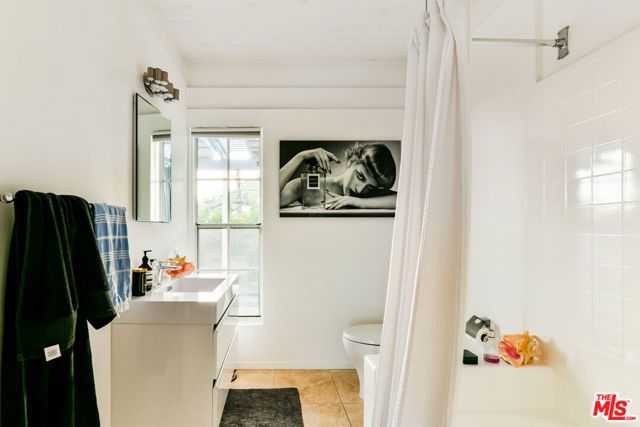 7107 Pacific View Drive, Los Angeles, CA 90068
