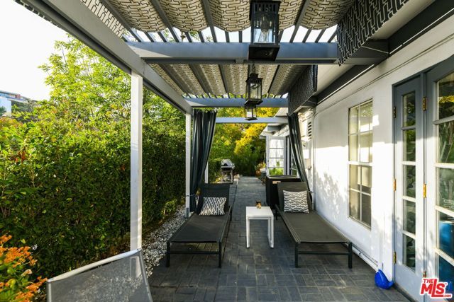 7107 Pacific View Drive, Los Angeles, CA 90068