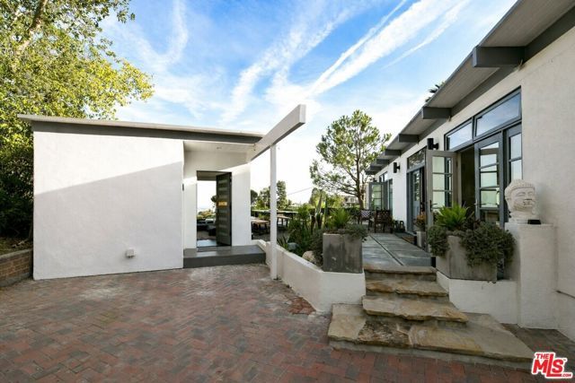 7107 Pacific View Drive, Los Angeles, CA 90068