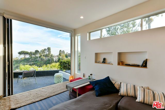 7107 Pacific View Drive, Los Angeles, CA 90068