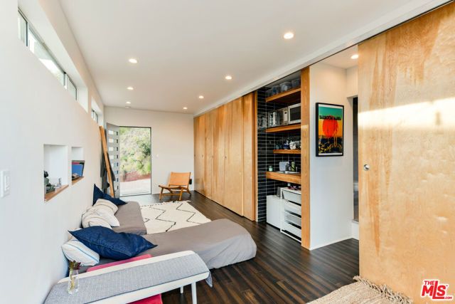 7107 Pacific View Drive, Los Angeles, CA 90068