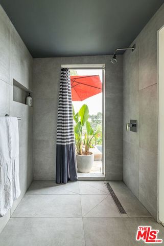 7107 Pacific View Drive, Los Angeles, CA 90068