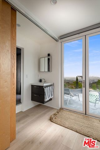 7107 Pacific View Drive, Los Angeles, CA 90068