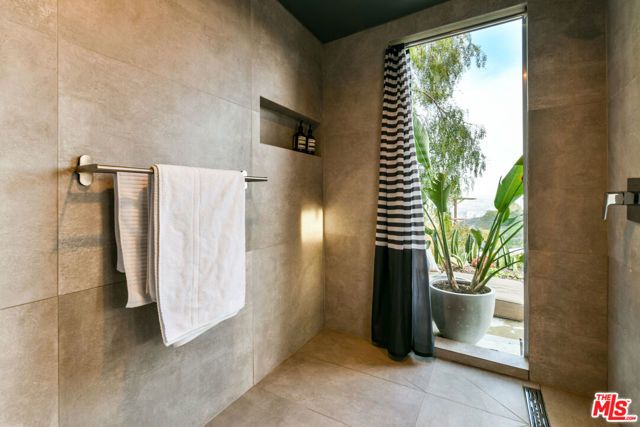 7107 Pacific View Drive, Los Angeles, CA 90068