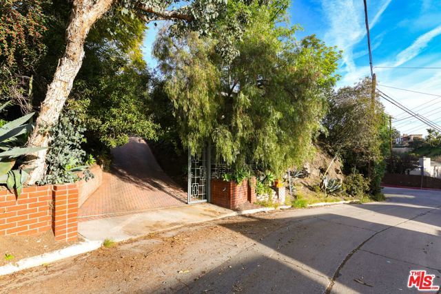 7107 Pacific View Drive, Los Angeles, CA 90068