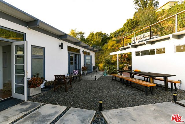 7107 Pacific View Drive, Los Angeles, CA 90068