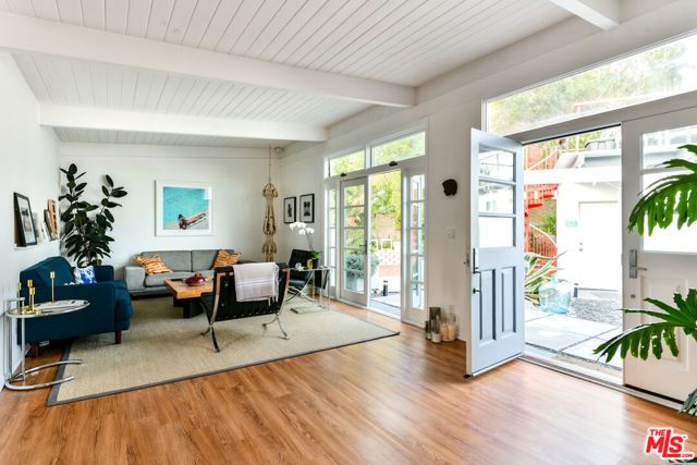 7107 Pacific View Drive, Los Angeles, CA 90068