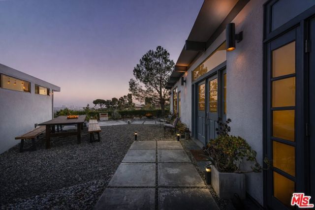 7107 Pacific View Drive, Los Angeles, CA 90068