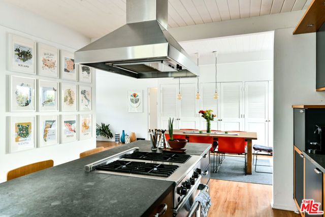 7107 Pacific View Drive, Los Angeles, CA 90068