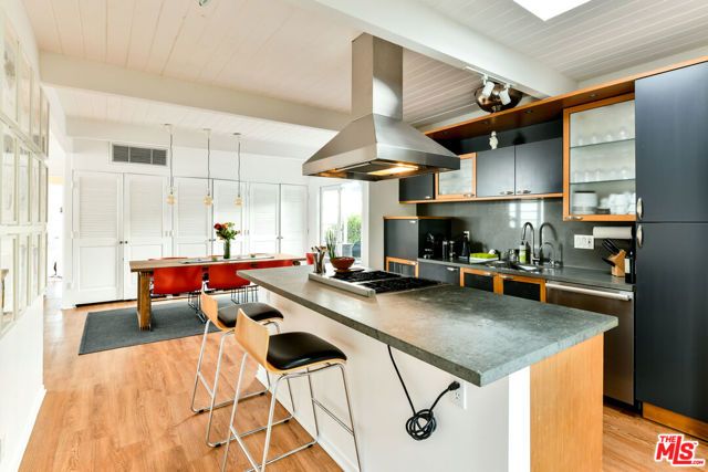 7107 Pacific View Drive, Los Angeles, CA 90068