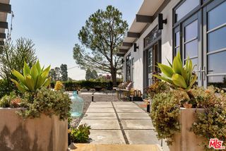 7107 Pacific View Drive, Los Angeles, CA 90068