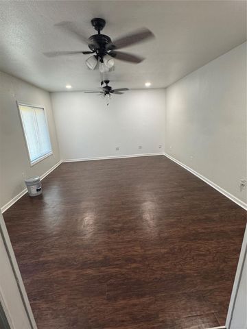209 W 8th Street, Deer Park, TX 77536
