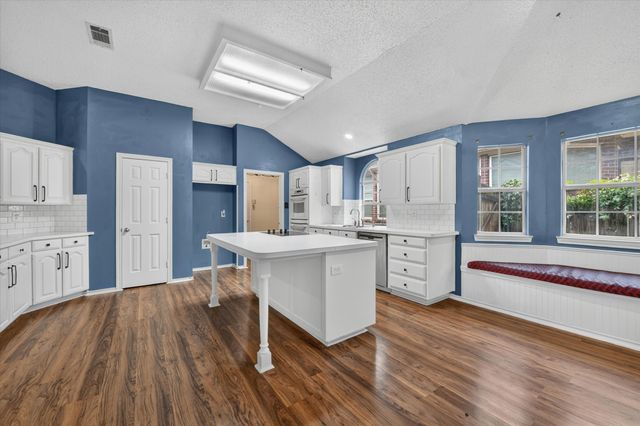 7700 Black Bear Court, Fort Worth, TX 76137