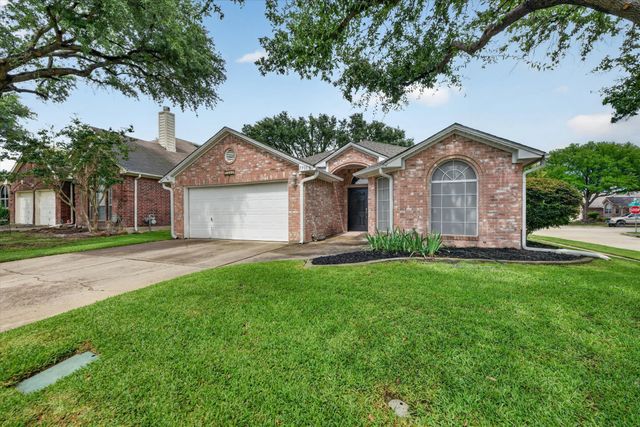 7700 Black Bear Court, Fort Worth, TX 76137