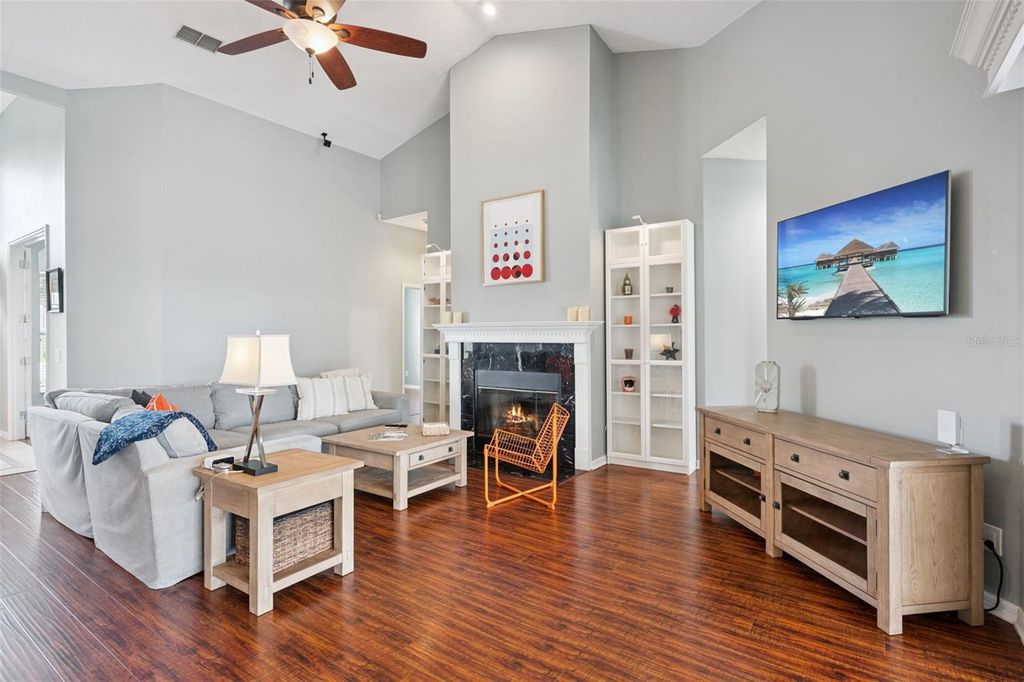 Image 12 of property listing at 632 TERRACE COVE WAY, Orlando, FL 32828