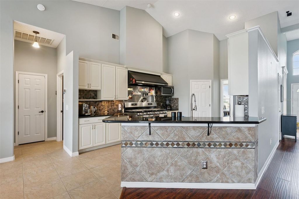 Image 13 of property listing at 632 TERRACE COVE WAY, Orlando, FL 32828