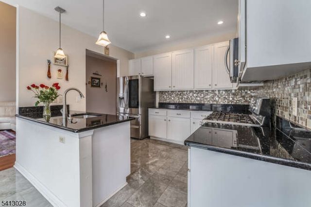 11 Elmara Dr, Bridgewater Twp., NJ 08807