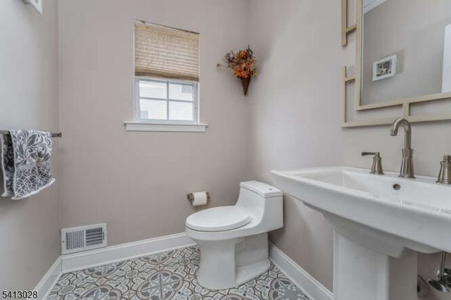 11 Elmara Dr, Bridgewater Twp., NJ 08807