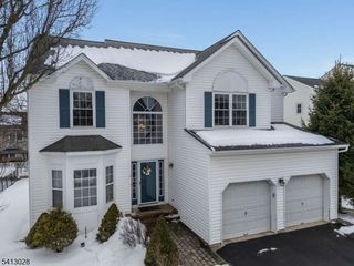 11 Elmara Dr, Bridgewater Twp., NJ 08807