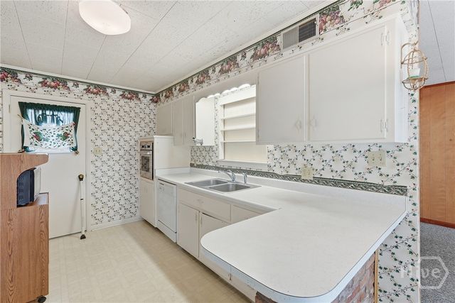 86 Camellia Avenue, Savannah, GA 31408