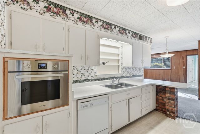 86 Camellia Avenue, Savannah, GA 31408