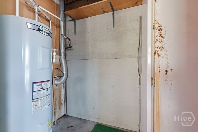 86 Camellia Avenue, Savannah, GA 31408