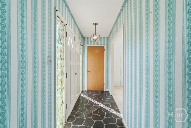 86 Camellia Avenue, Savannah, GA 31408