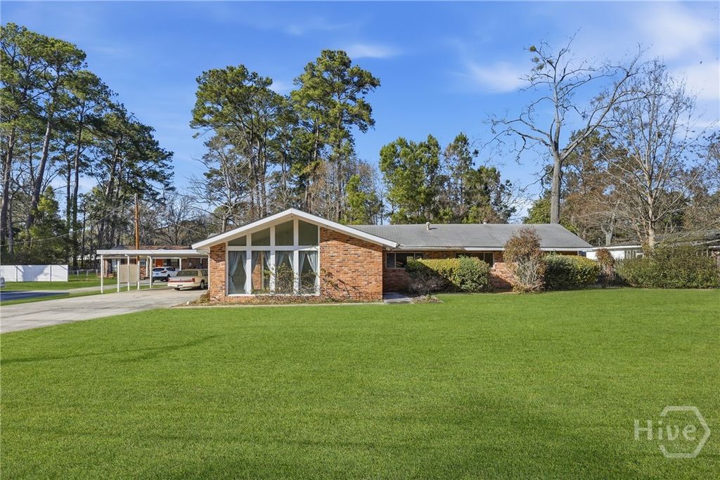 86 Camellia Avenue, Savannah, GA 31408