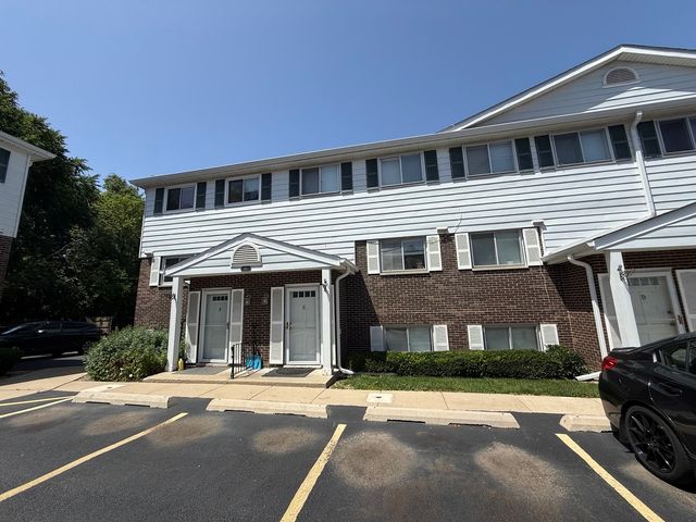 551 W Park Avenue F, Libertyville, IL 60048