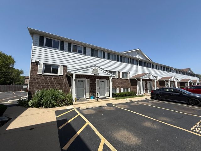 551 W Park Avenue F, Libertyville, IL 60048