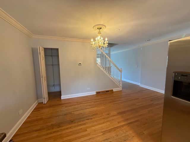 551 W Park Avenue F, Libertyville, IL 60048
